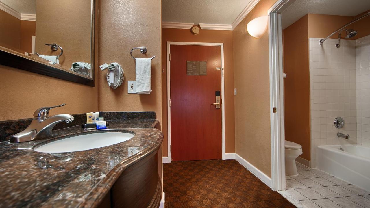Best Western Orchard Inn Юкайа Экстерьер фото