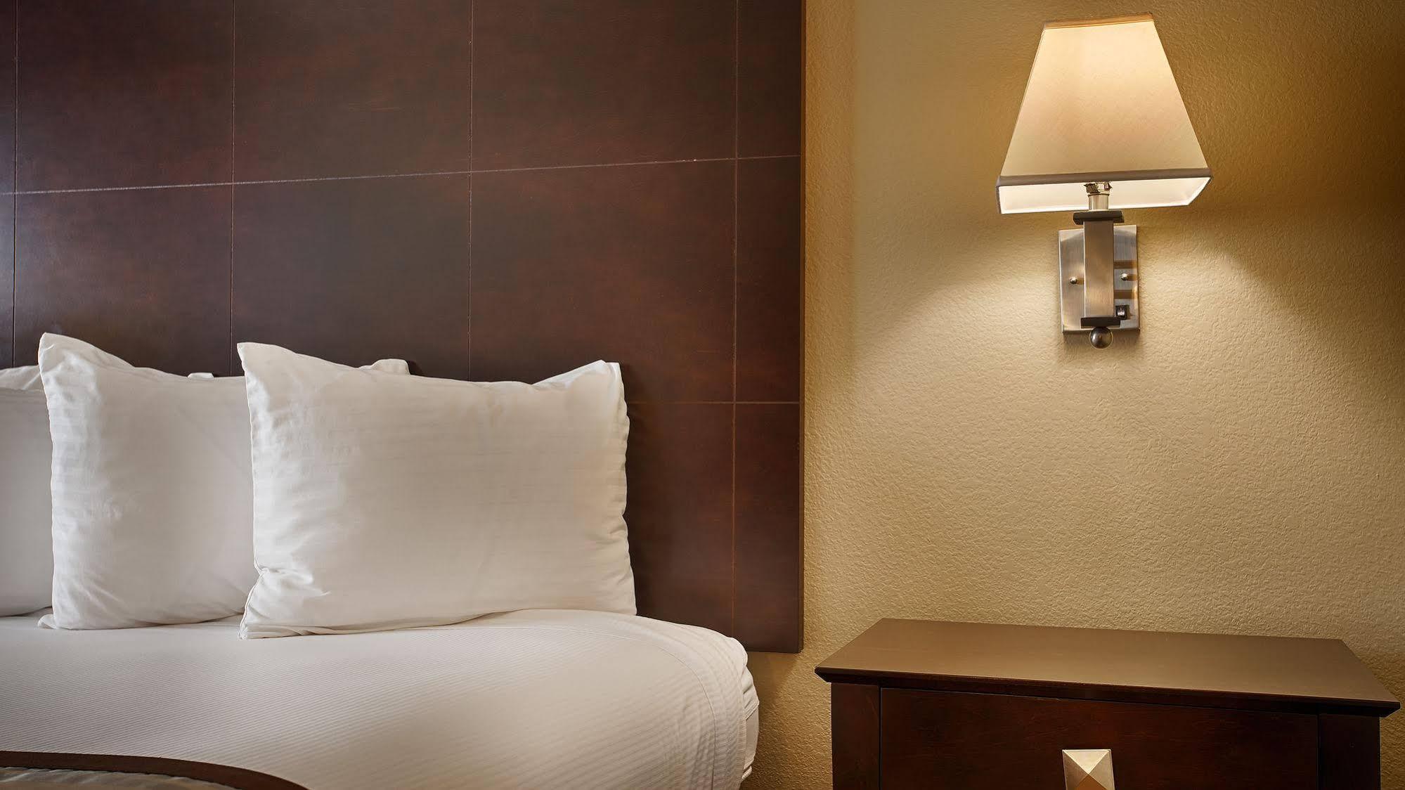 Best Western Orchard Inn Юкайа Экстерьер фото
